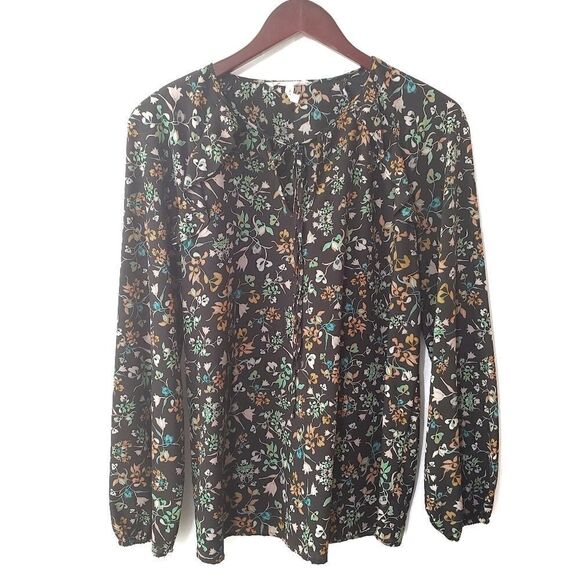 BCBGeneration Floral Keyhole Ruffled Top Small Bell Sleeve NWOT - Picture 2 of 6